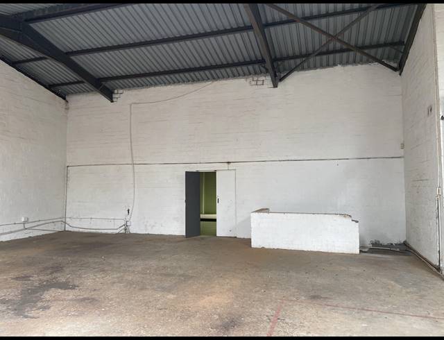 1,337M² WAREHOUSE FOR SALE IN WESTLAKE